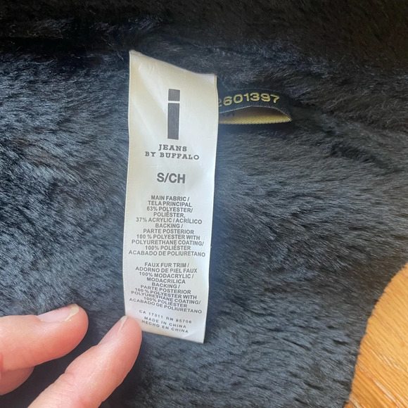 Jeans by Buffalo Women's Vest Black Faux Leather and Faux Fur Size Small - Picture 6 of 7